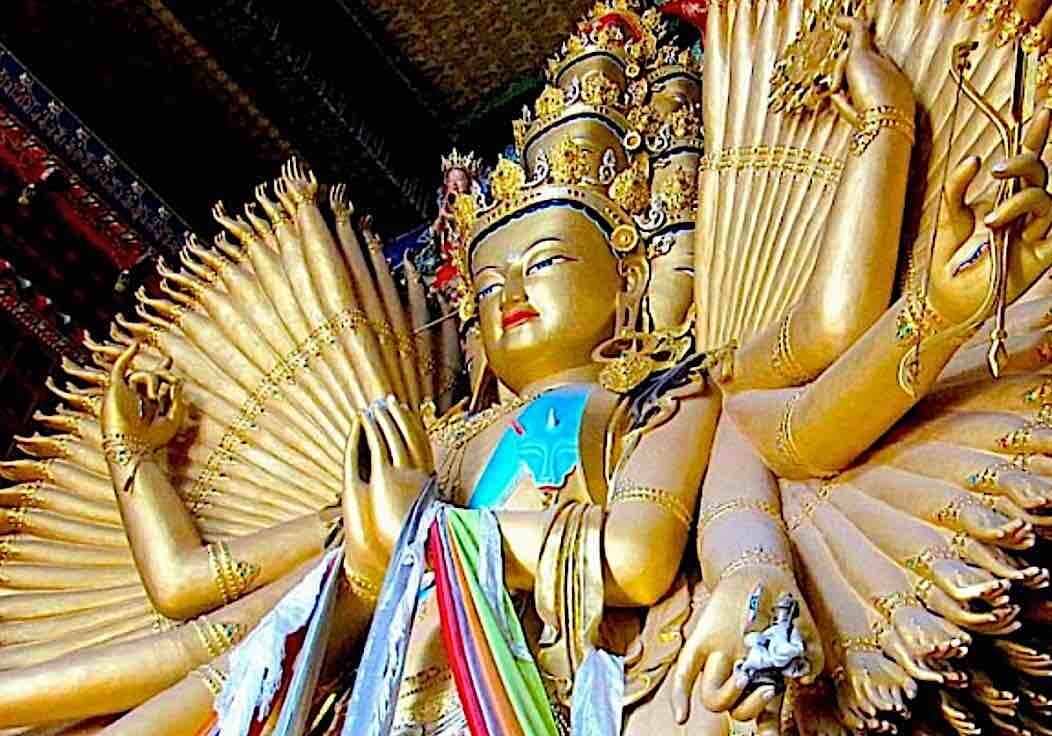 Among the most iconic forms of the great Bodhisattva Avalokiteshvara is the
1000-Armed form, symbolic of the countless rescuing hands of compassion.