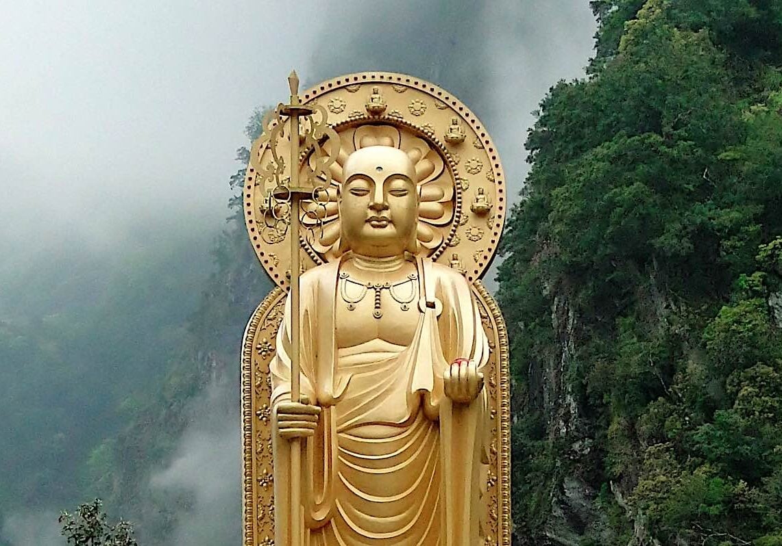 Giant statue of Bodhisattva Ksitigarbha.