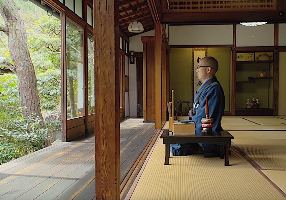 Seated Zen demonstration from a video by Deputy head priest Taizo-in within Myoshin-ji Daiko Matsuyama.