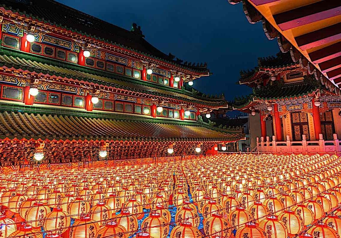 A Mahayana temple during lunar new year.